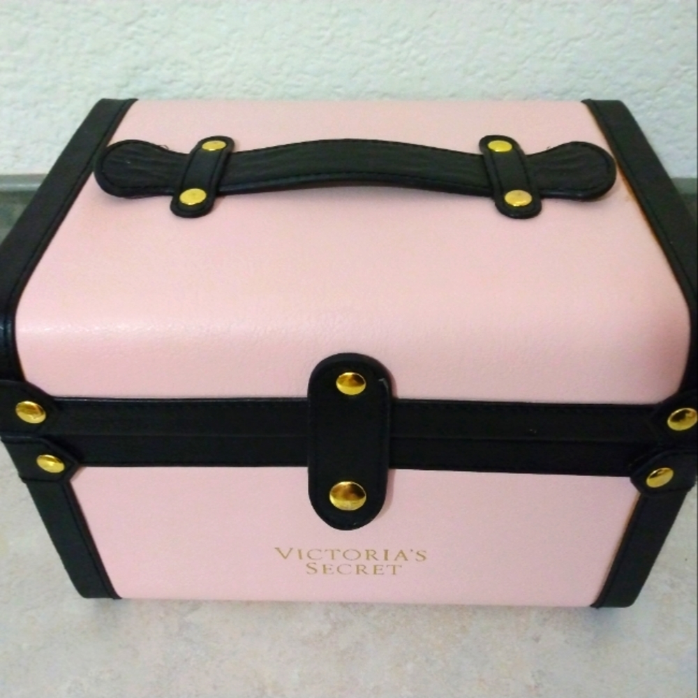 VS PINK Vintage Train Case